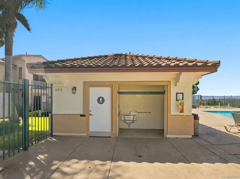 10950 Ivy Hill Dr #4 San Diego, CA 92131
