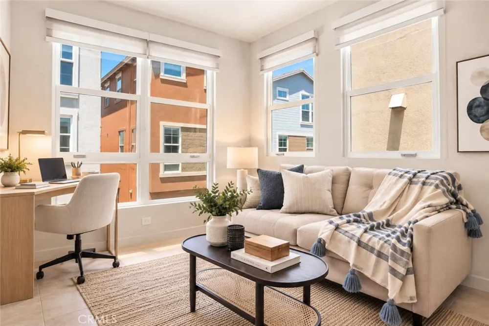 2700 E Chaucer #41 Los Angeles, CA 90065