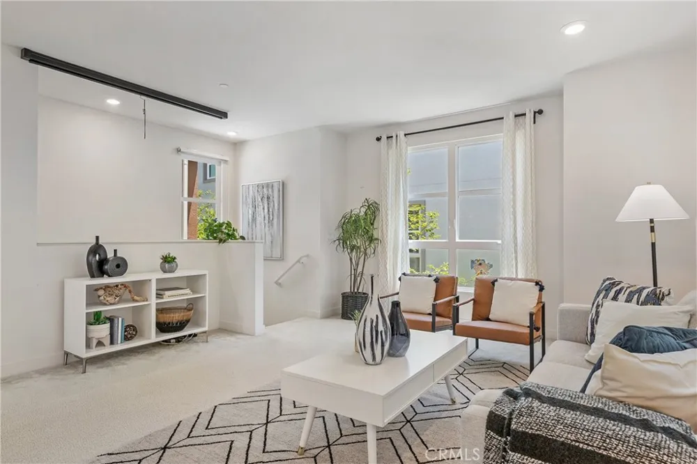 2700 E Chaucer #41 Los Angeles, CA 90065