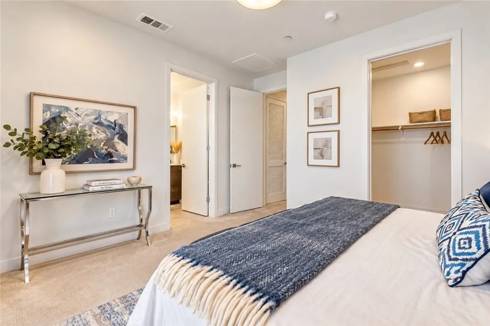 2700 E Chaucer #41 Los Angeles, CA 90065