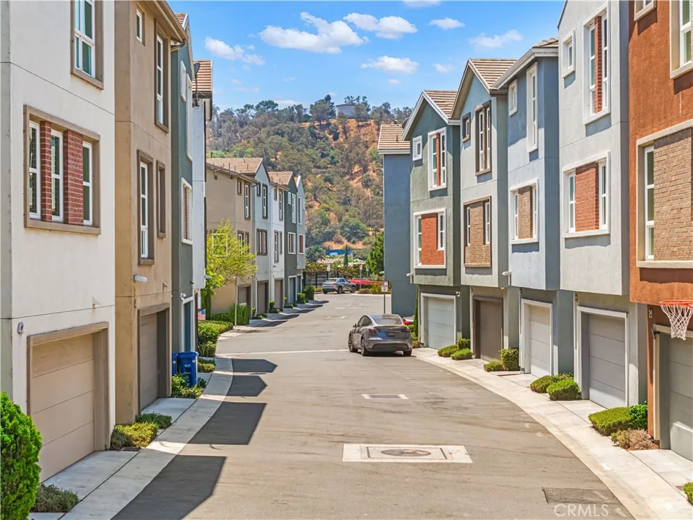 2700 E Chaucer #41 Los Angeles, CA 90065