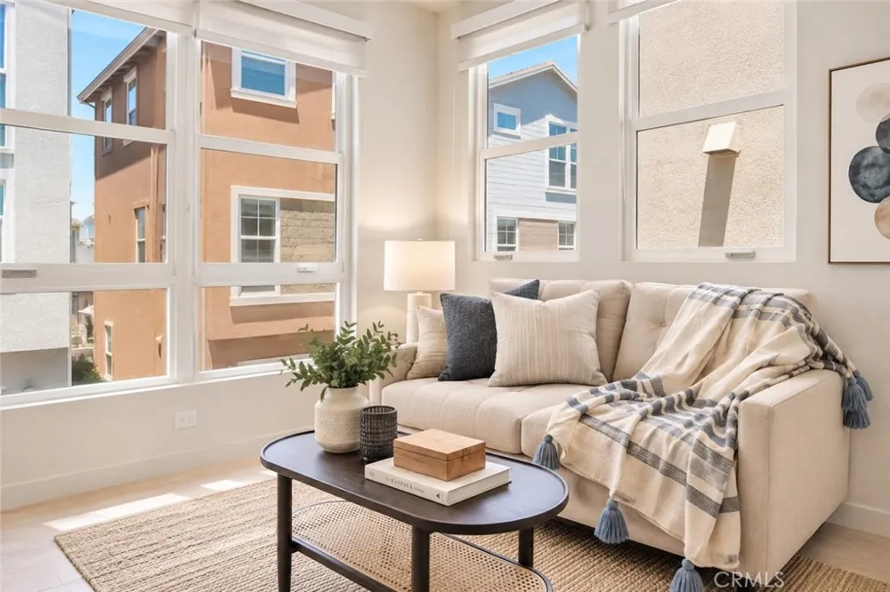 2700 E Chaucer #41 Los Angeles, CA 90065