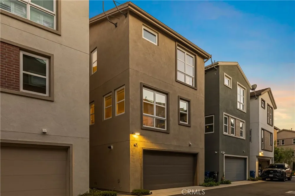 2700 E Chaucer #41 Los Angeles, CA 90065