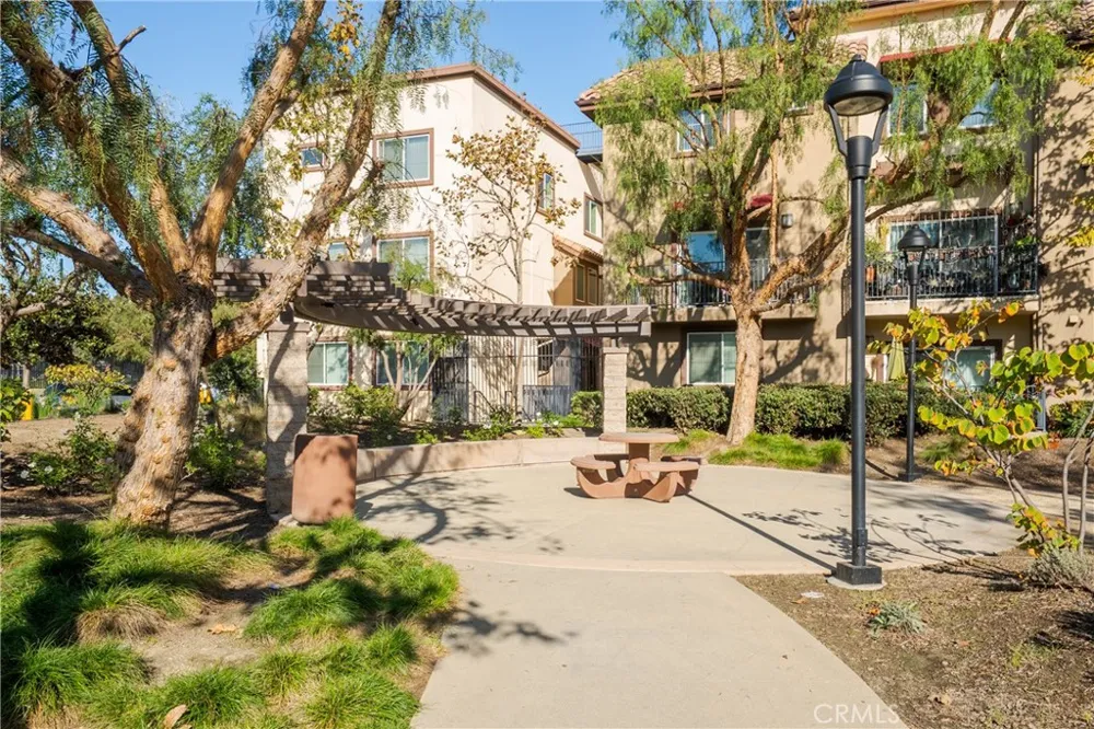 2700 E Chaucer #41 Los Angeles, CA 90065