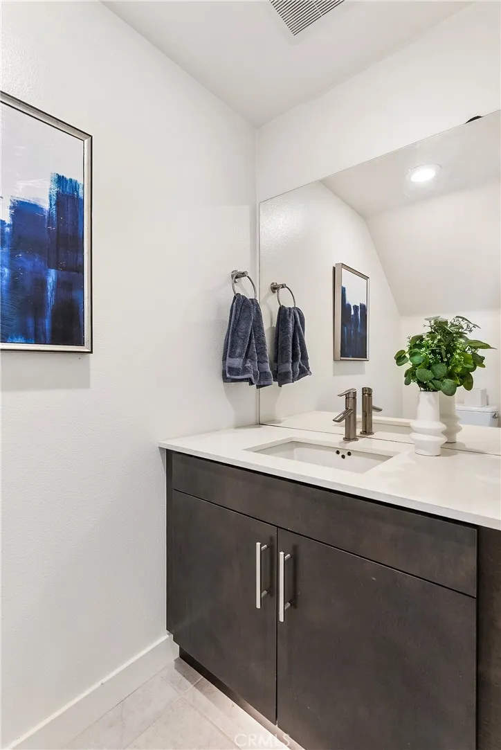 2700 E Chaucer #41 Los Angeles, CA 90065