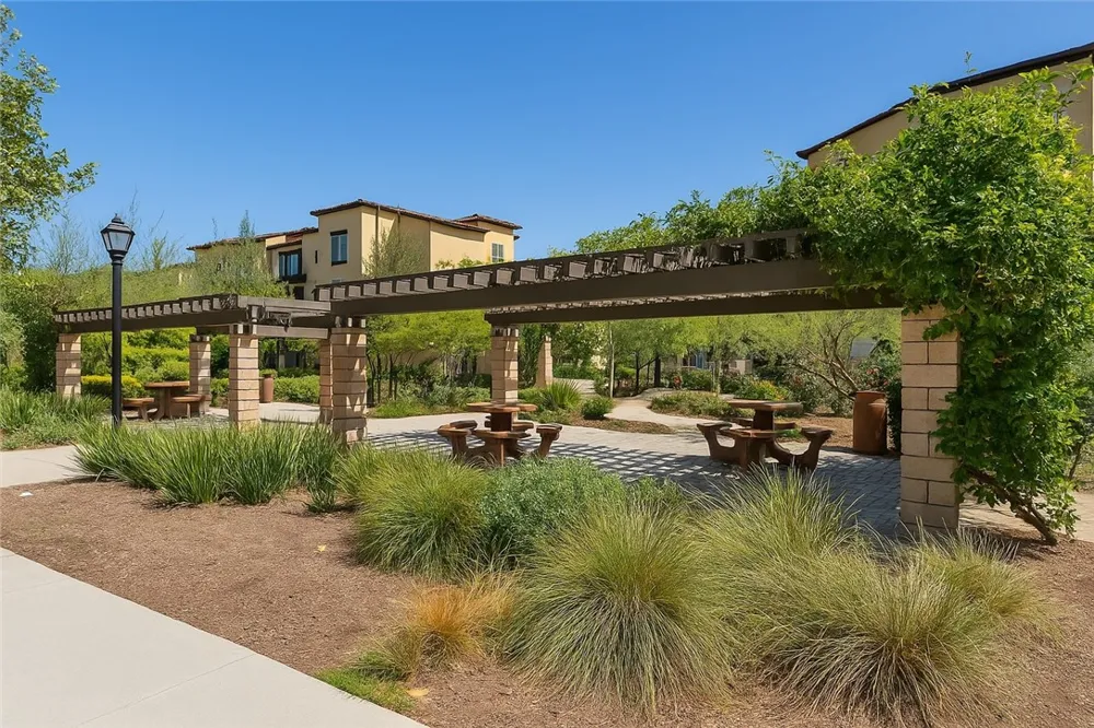 2700 E Chaucer #41 Los Angeles, CA 90065