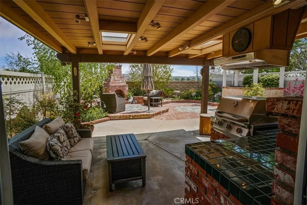 25628 Alicante Valencia, CA 91355