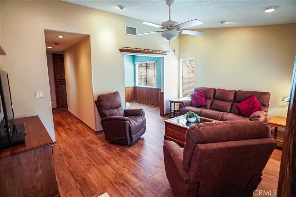 25628 Alicante Valencia, CA 91355