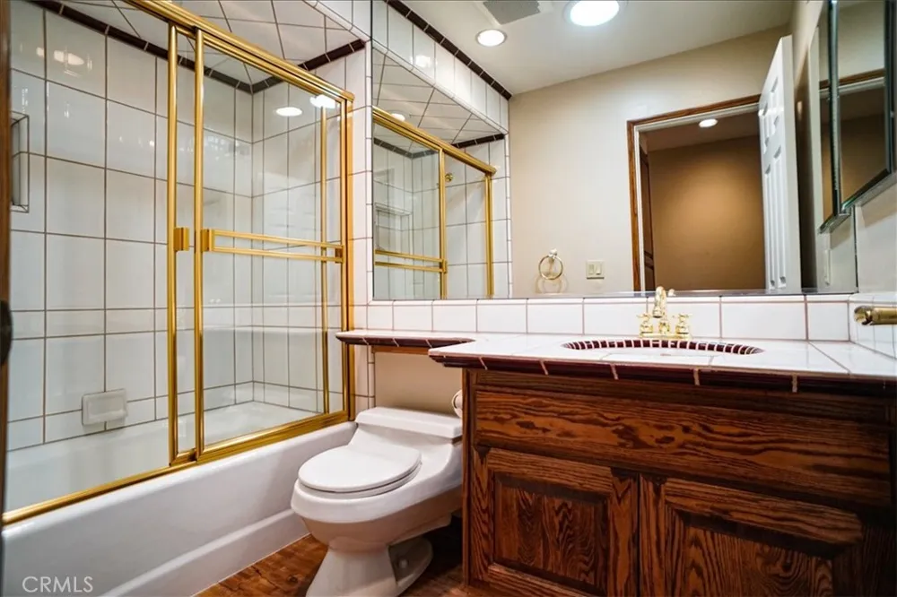 25628 Alicante Valencia, CA 91355