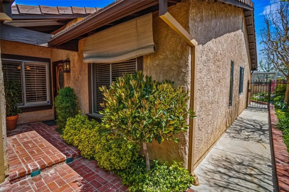 25628 Alicante Valencia, CA 91355