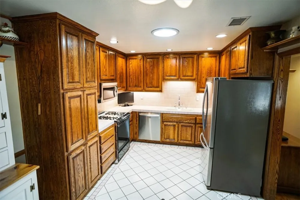 25628 Alicante Valencia, CA 91355