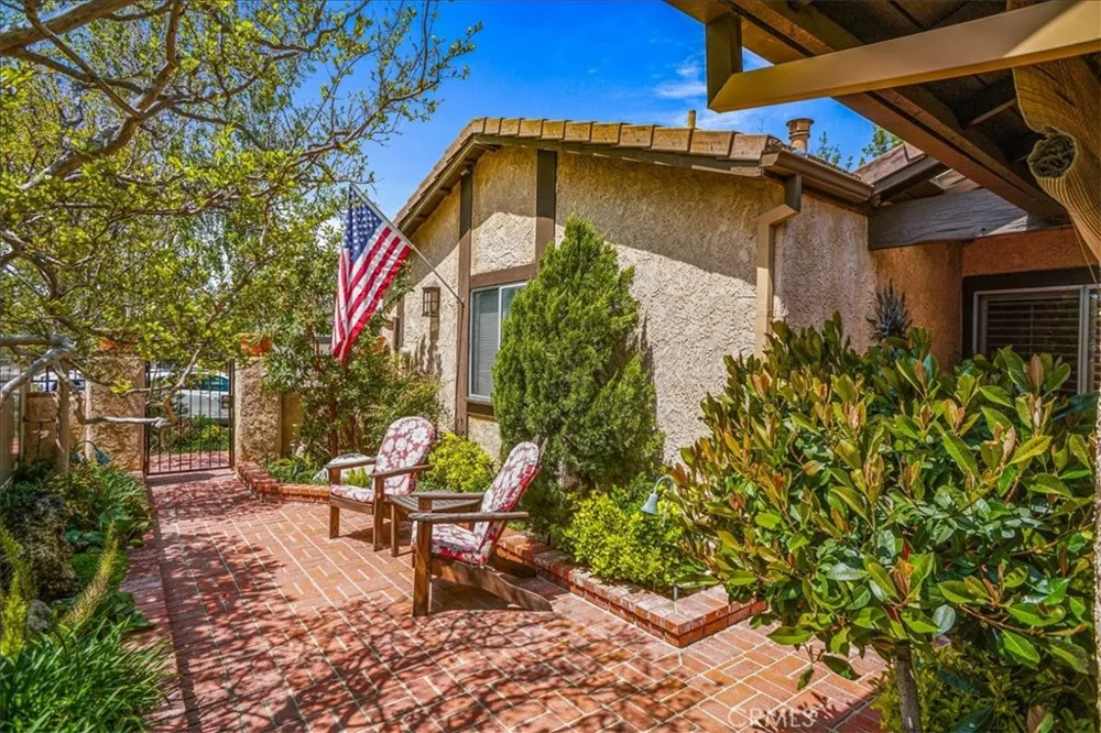 25628 Alicante Valencia, CA 91355