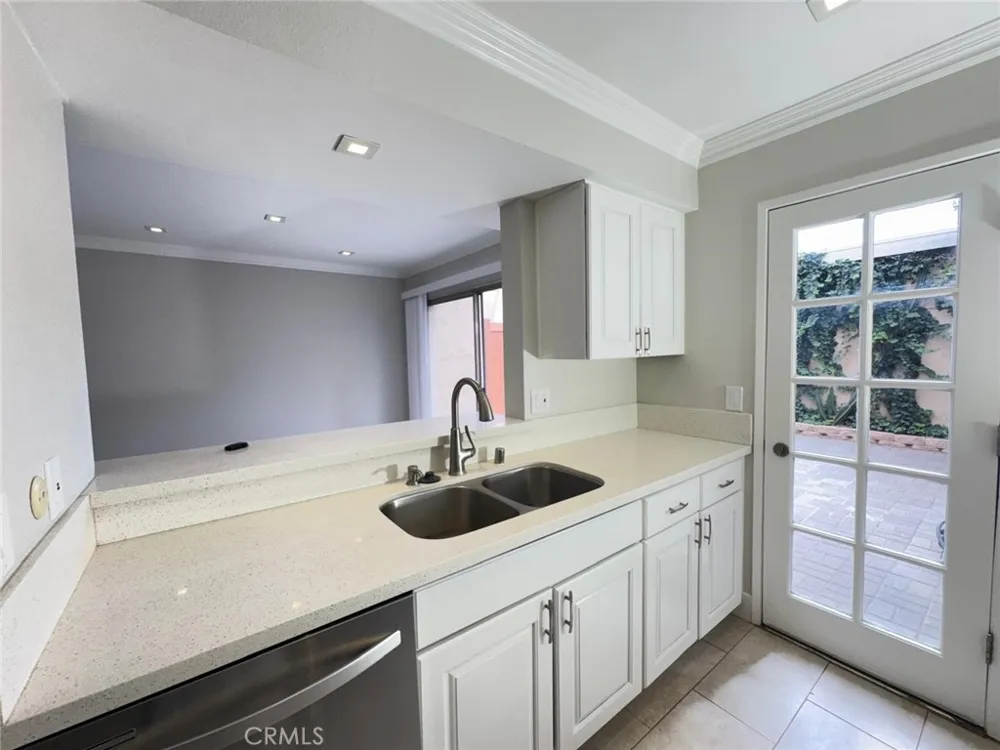 4072 Yankee Agoura Hills, CA 91301