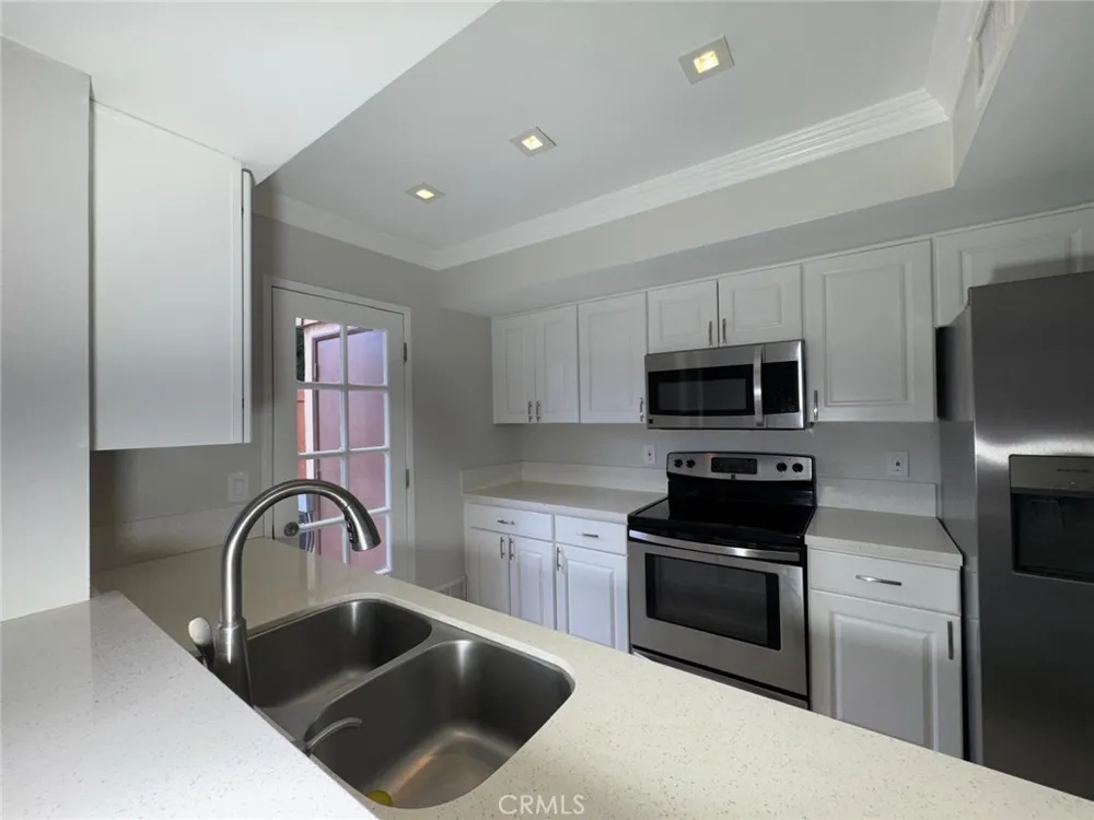 4072 Yankee Agoura Hills, CA 91301