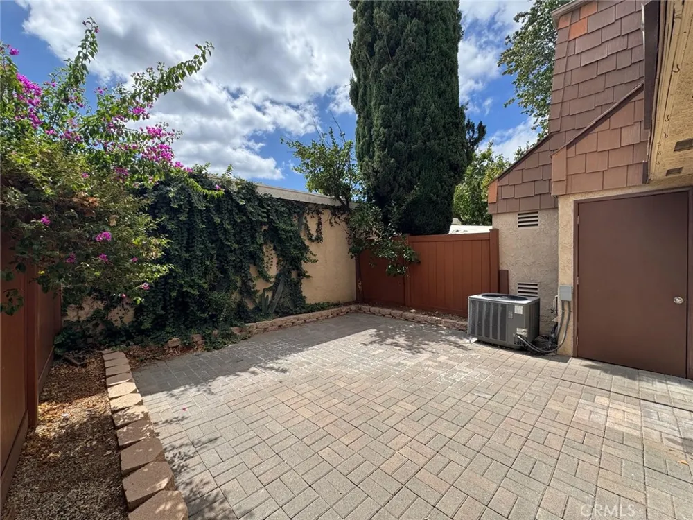 4072 Yankee Agoura Hills, CA 91301