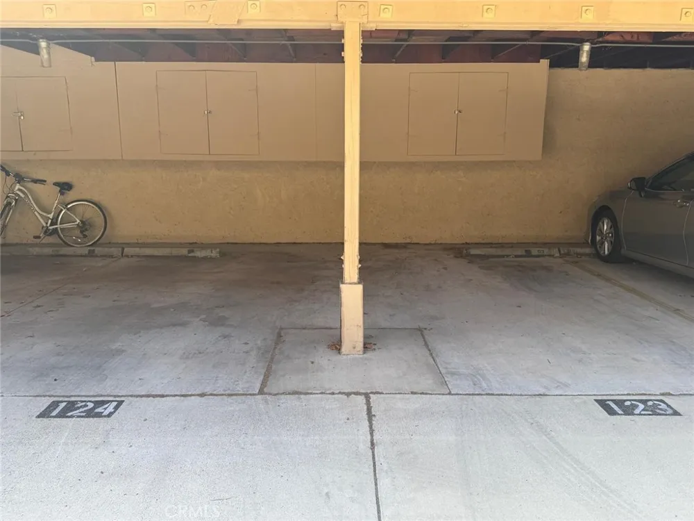 4072 Yankee Agoura Hills, CA 91301
