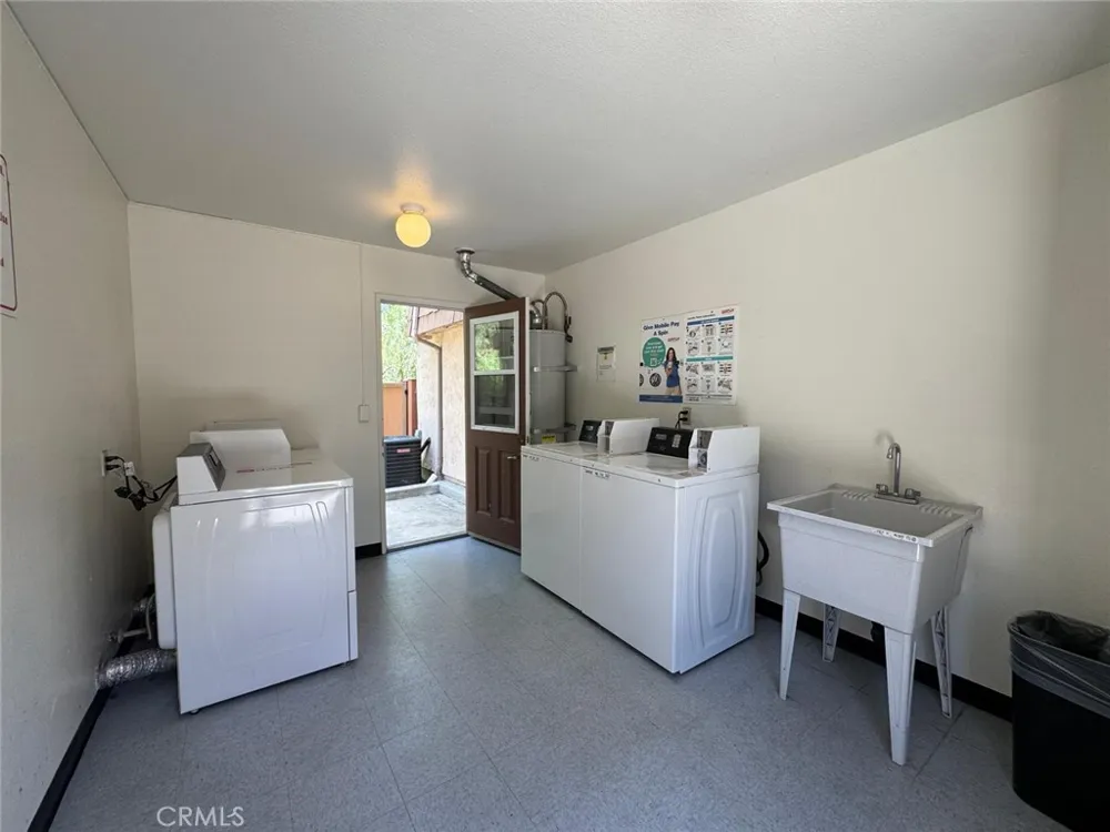 4072 Yankee Agoura Hills, CA 91301