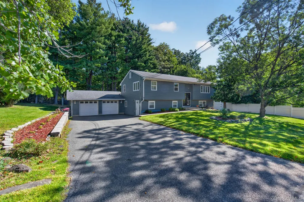 11 Amy Lane Middletown, NY 10941