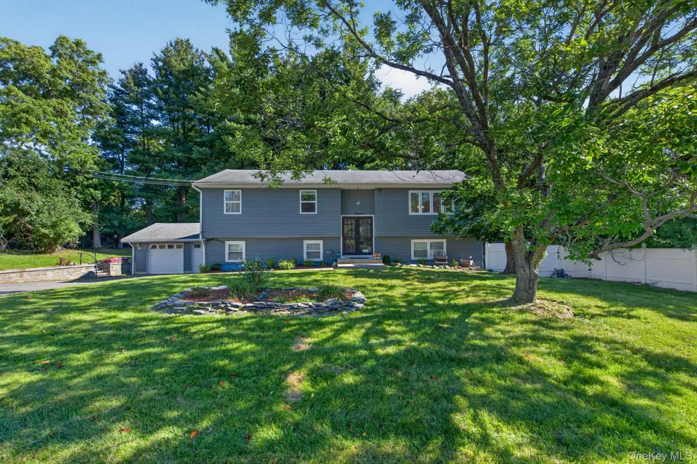 11 Amy Lane Middletown, NY 10941