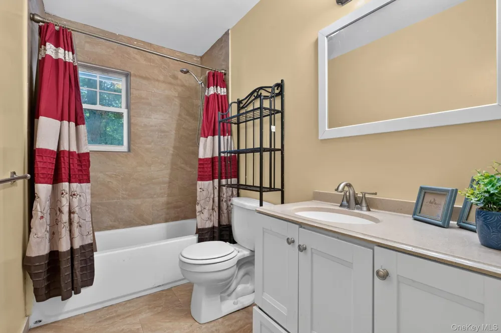 11 Amy Lane Middletown, NY 10941