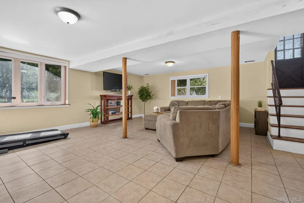 11 Amy Lane Middletown, NY 10941