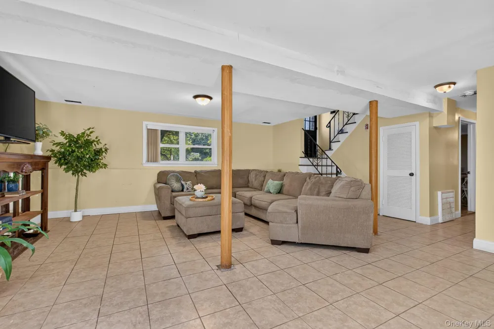11 Amy Lane Middletown, NY 10941