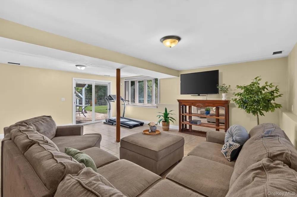 11 Amy Lane Middletown, NY 10941
