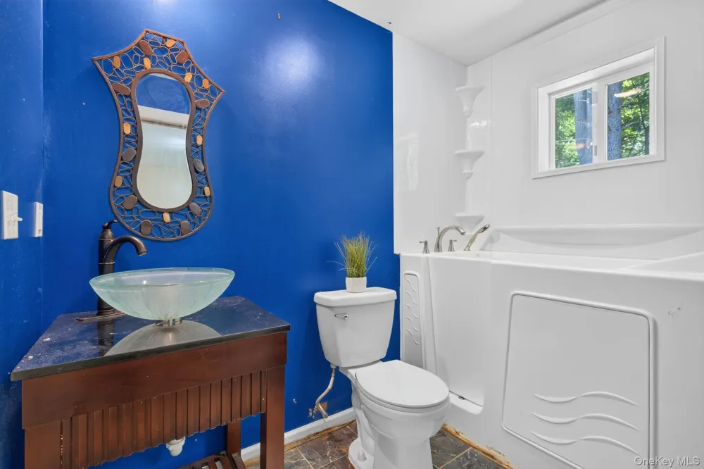 11 Amy Lane Middletown, NY 10941