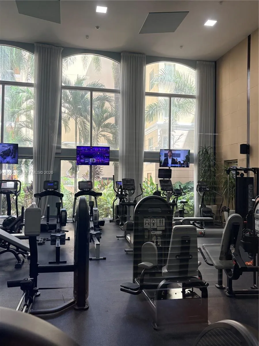 17150 Bay Rd #2121 Sunny Isles Beach, FL 33160