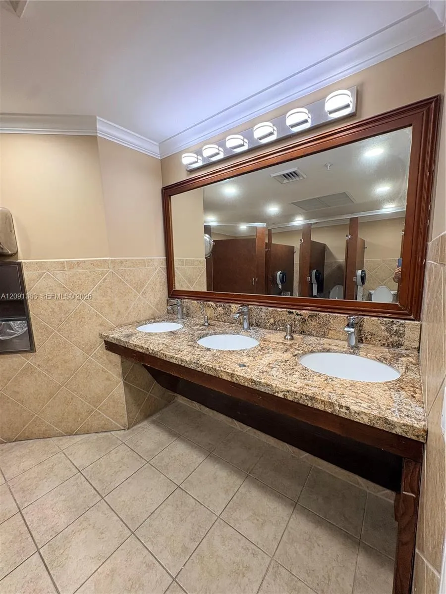 17150 Bay Rd #2121 Sunny Isles Beach, FL 33160