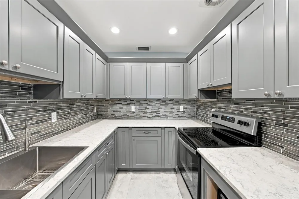7557 18TH AVENUE St Petersburg, FL 33710