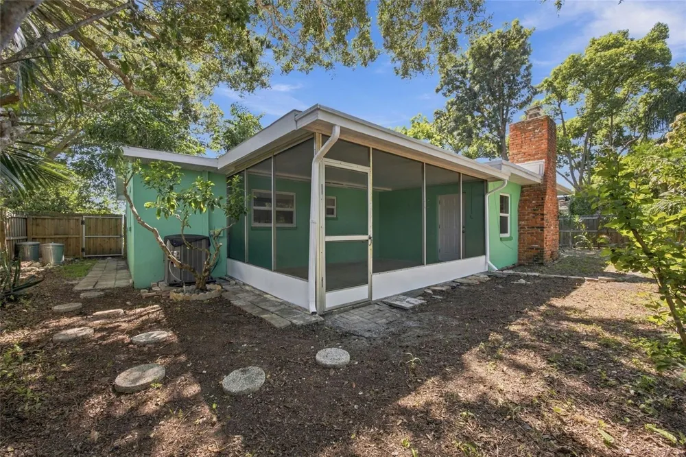 7557 18TH AVENUE St Petersburg, FL 33710