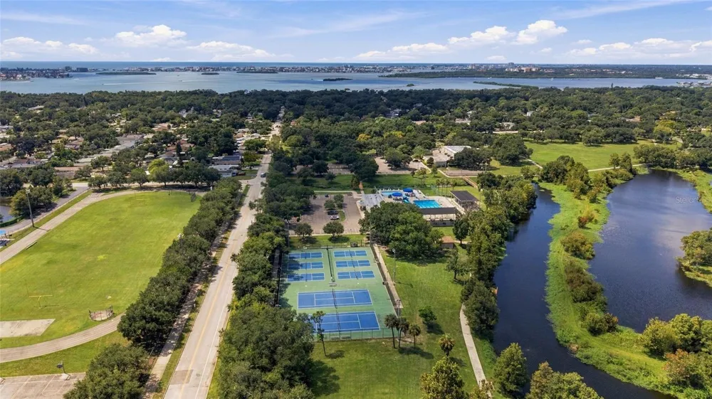 7557 18TH AVENUE St Petersburg, FL 33710