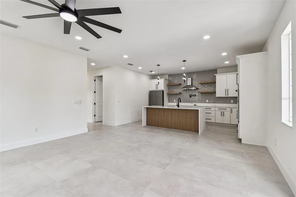 3017 W SPRUCE STREET Tampa, FL 33607