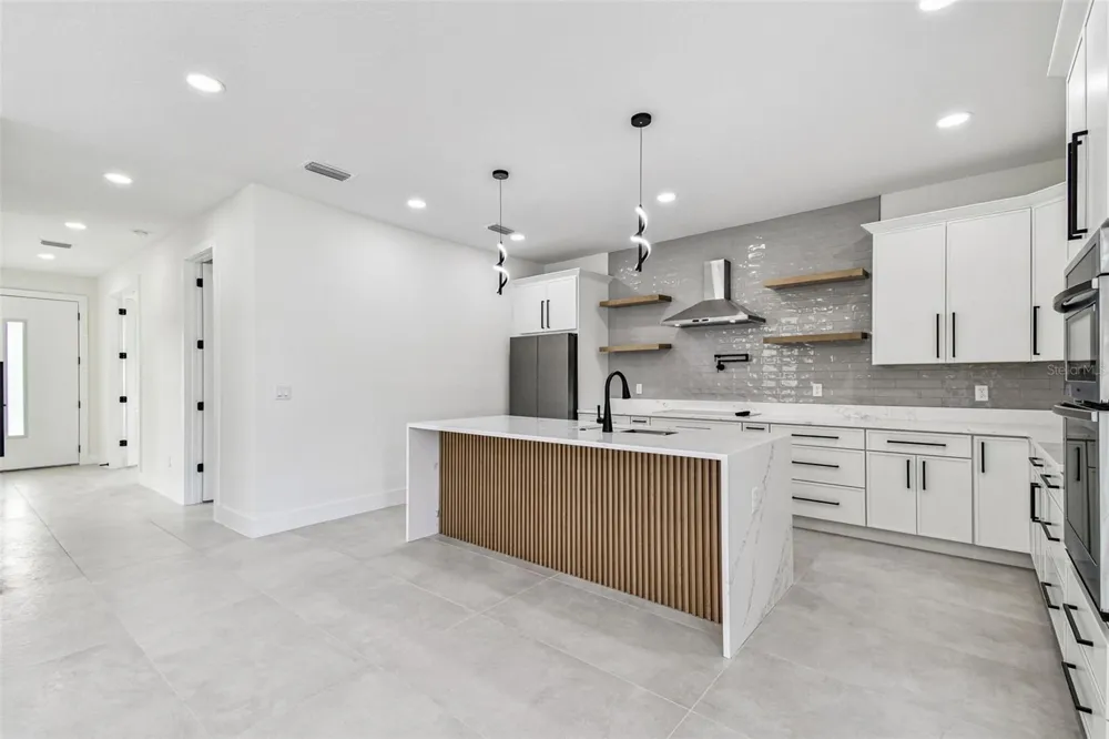 3017 W SPRUCE STREET Tampa, FL 33607