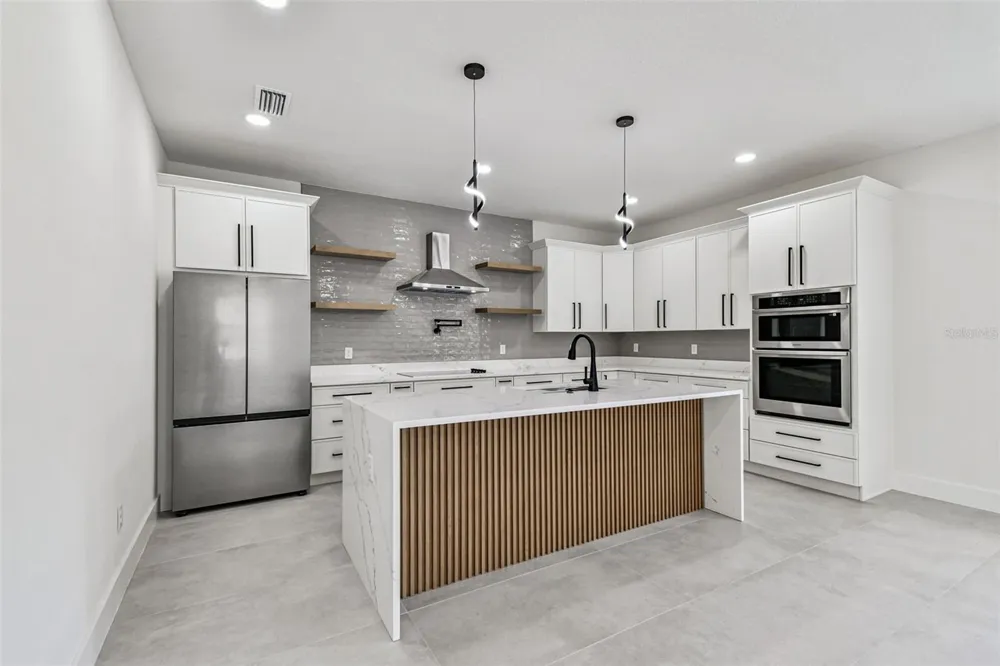 3017 W SPRUCE STREET Tampa, FL 33607