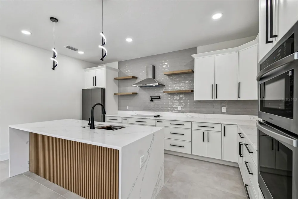 3017 W SPRUCE STREET Tampa, FL 33607