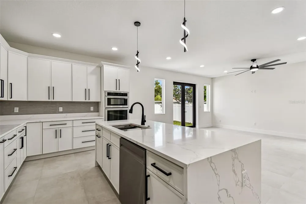 3017 W SPRUCE STREET Tampa, FL 33607