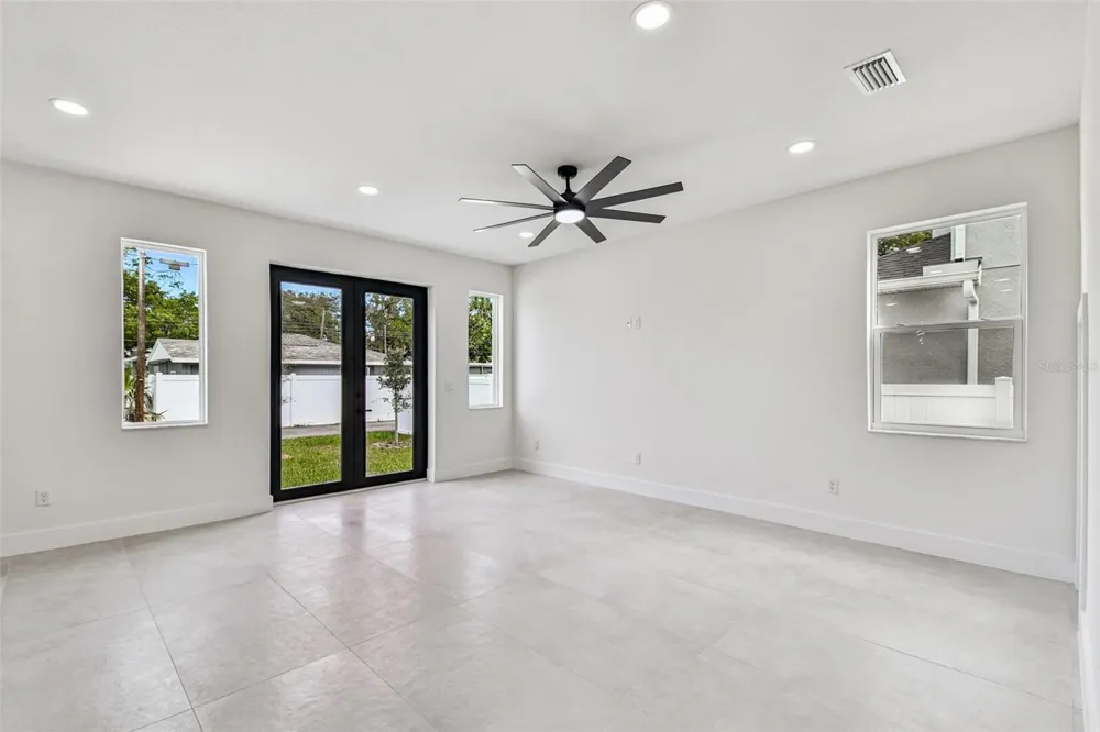 3017 W SPRUCE STREET Tampa, FL 33607