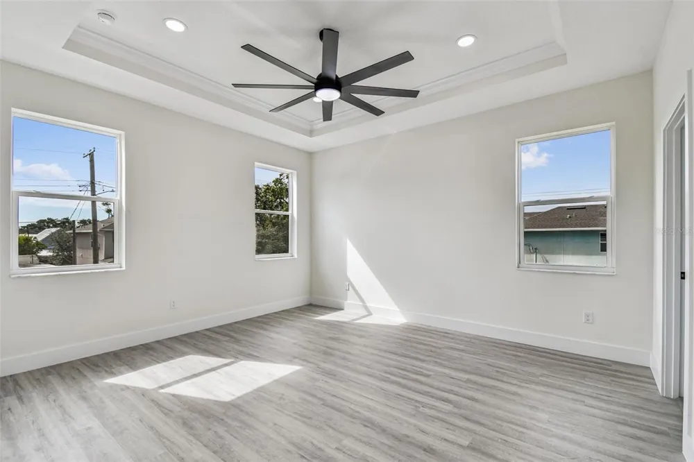 3017 W SPRUCE STREET Tampa, FL 33607