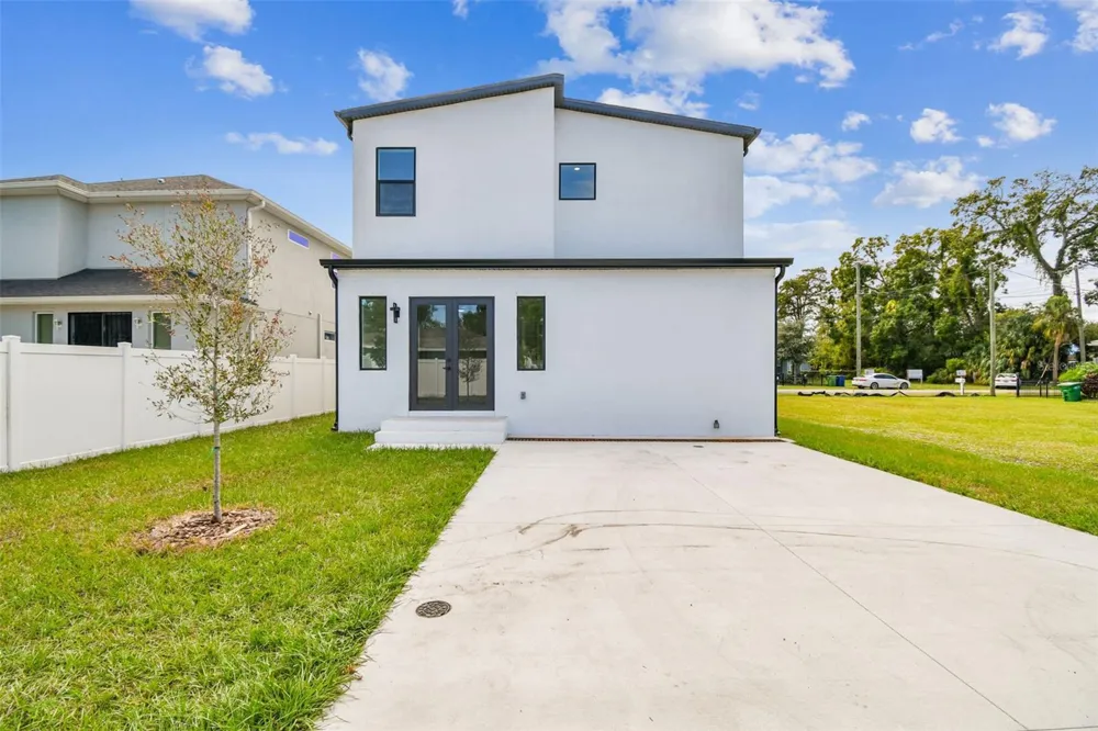 3017 W SPRUCE STREET Tampa, FL 33607