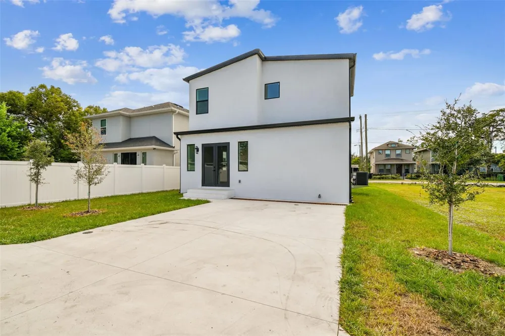 3017 W SPRUCE STREET Tampa, FL 33607