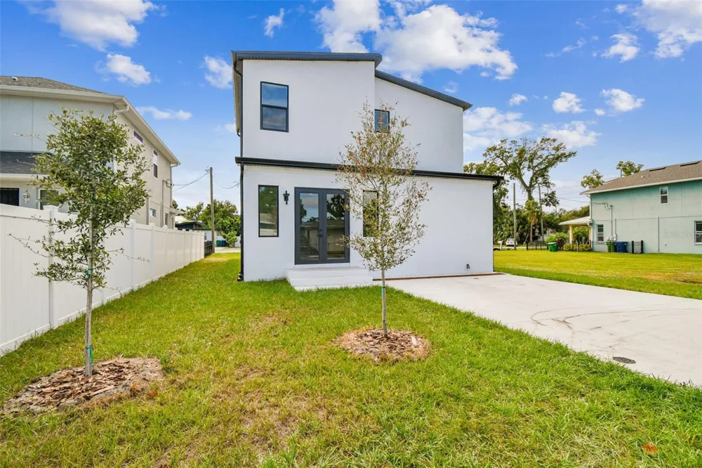 3017 W SPRUCE STREET Tampa, FL 33607