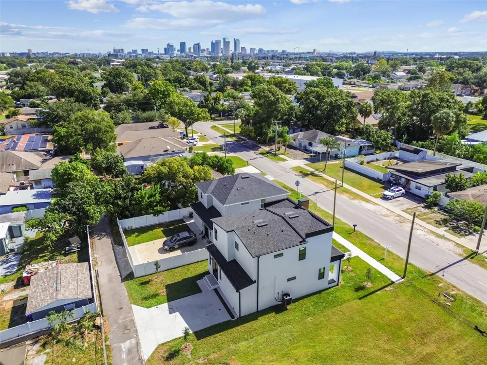 3017 W SPRUCE STREET Tampa, FL 33607