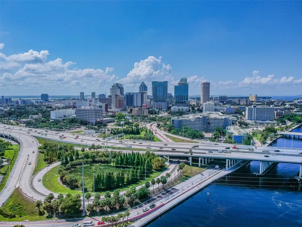 3017 W SPRUCE STREET Tampa, FL 33607