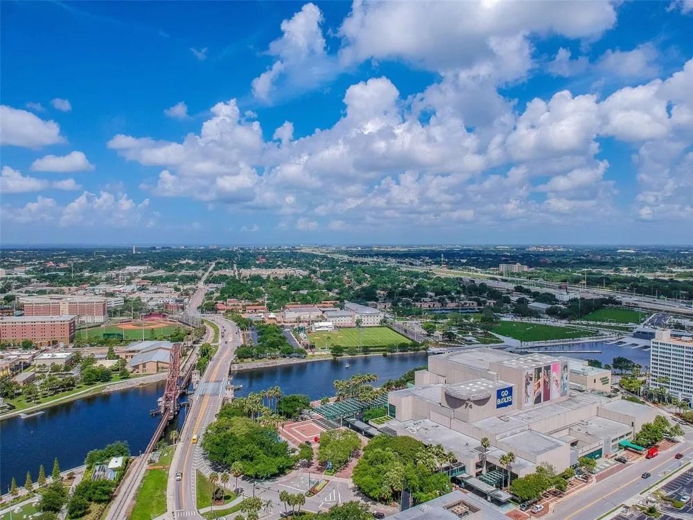 3017 W SPRUCE STREET Tampa, FL 33607