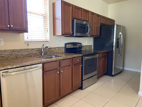 16945 SW 90th Terr Ci Ter #Studio