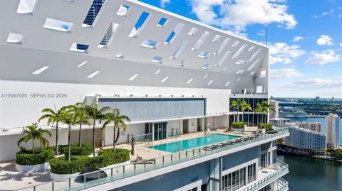 1300 Brickell Bay Dr #801