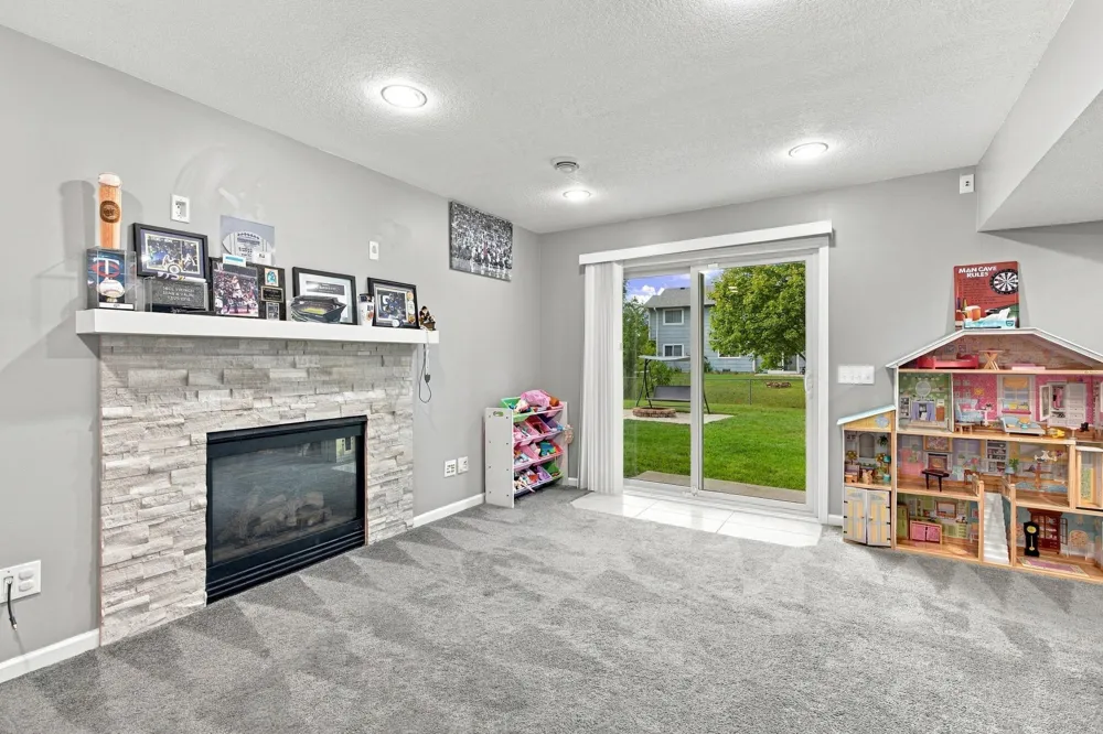 7163 158th Street W Apple Valley, MN 55124