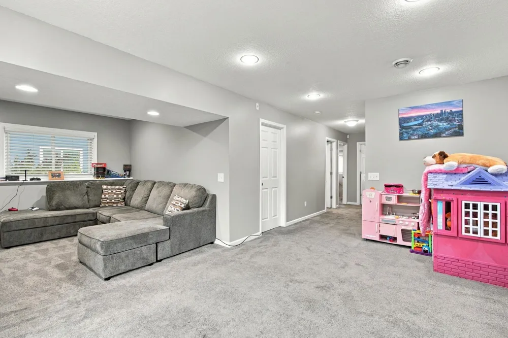 7163 158th Street W Apple Valley, MN 55124
